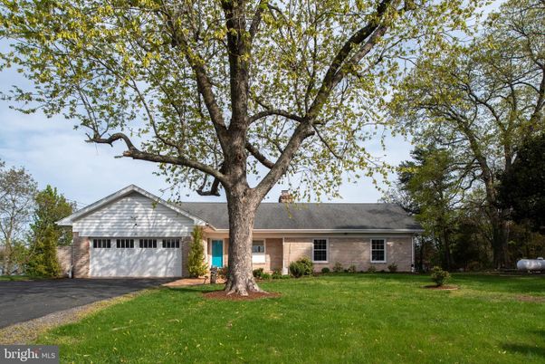 Attached, Backyard, Exterior, Facade, Brick Facade, Ranch