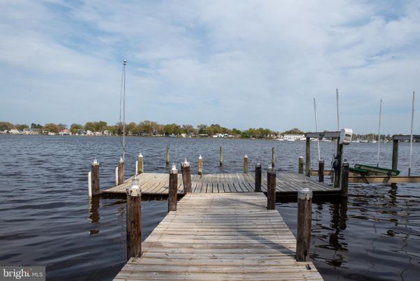 Exterior, Lake