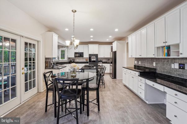 Dining room, Interior, Kitchen, Pendant Lights, Recessed Lighting, Stainless Steel Appliances