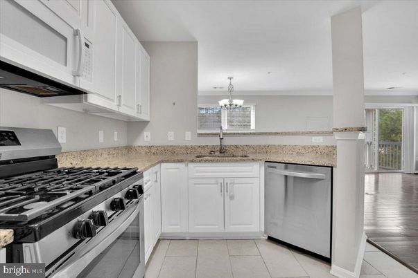Chandelier, Interior, Kitchen, Recessed Lighting, Stainless Steel Appliances