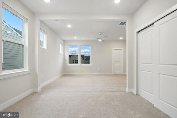 Empty room, Interior, Recessed Lighting