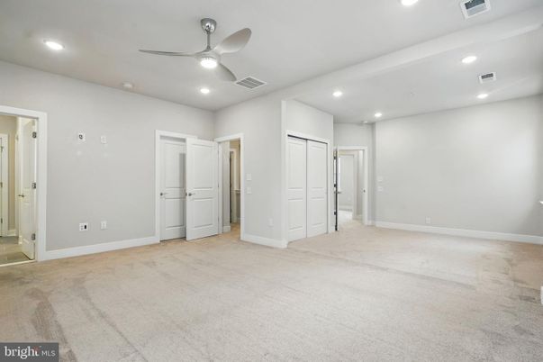 Empty room, Interior, Recessed Lighting