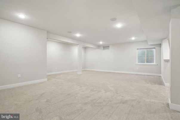 Empty room, Interior, Recessed Lighting