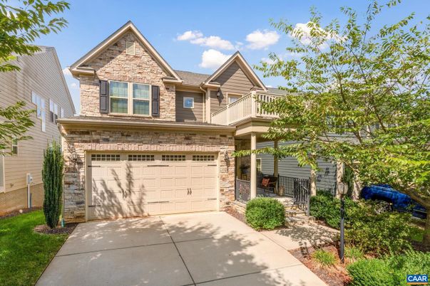 Attached, Exterior, Facade, Brick Traditional