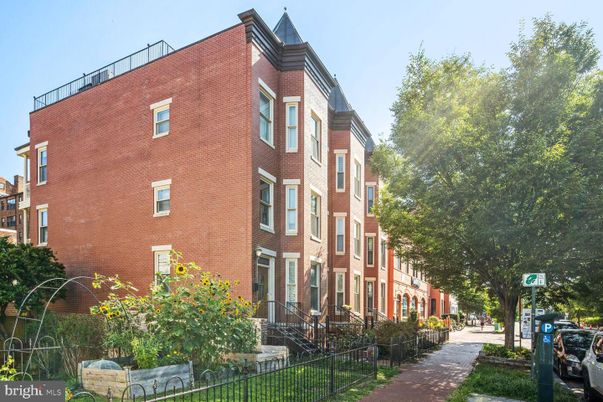 Exterior, Facade, Brick Facade, Rowhouse