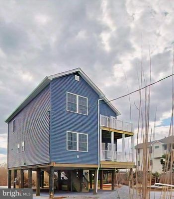 Backyard, Exterior, Facade, Queen Anne Victorian