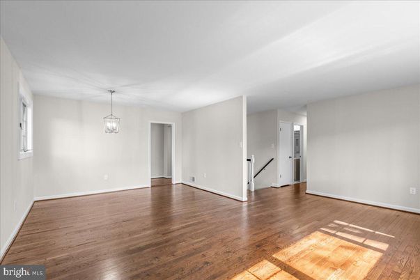 Empty room, Interior, Pendant Lights, Wood Texture Flooring
