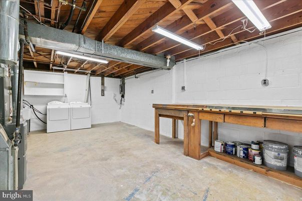 Garage, Interior, Washer, Wooden Beams, Wooden Ceilings