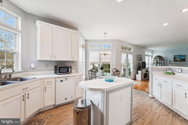 Chandelier, Dining room, Interior, Kitchen, Pendant Lights, Recessed Lighting, Wood Texture Flooring