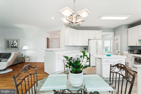 Chandelier, Dining room, Interior, Kitchen, Pendant Lights, Recessed Lighting, Wood Texture Flooring