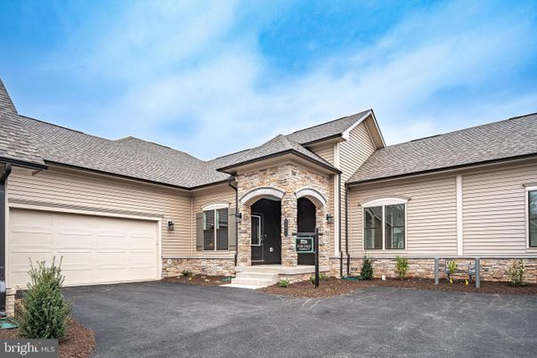 Attached, Exterior, Facade, Ranch
