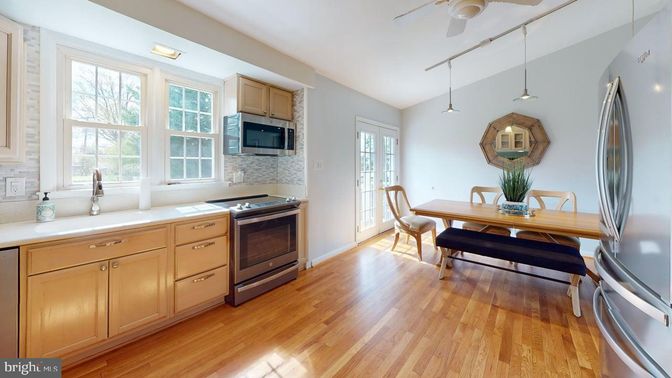 Dining room, Interior, Kitchen, Pendant Lights, Stainless Steel Appliances, Wood Texture Flooring