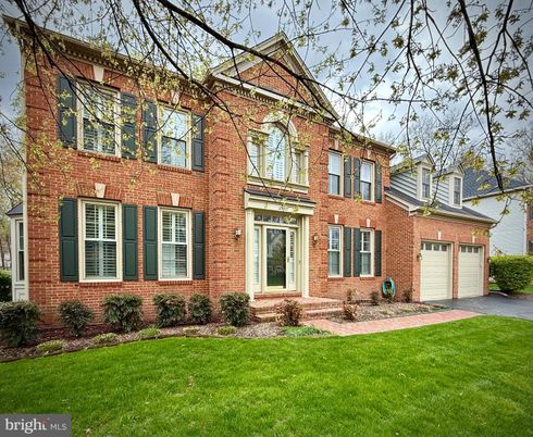 Attached, Exterior, Facade, Brick Facade, Georgian