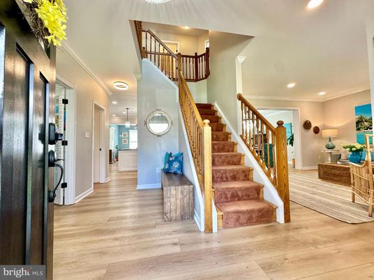 Interior, Pendant Lights, Recessed Lighting, Wood Texture Flooring