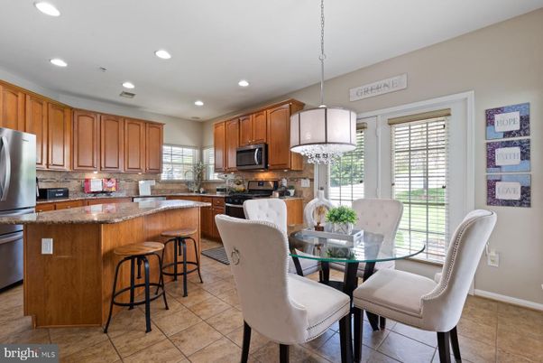 Dining room, Interior, Kitchen, Pendant Lights, Recessed Lighting, Stainless Steel Appliances