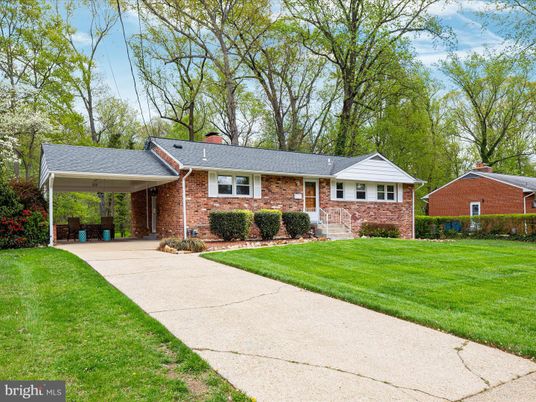Exterior, Facade, Brick Facade, Ranch