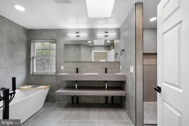 Bathroom, Dual Sink Vanities, Free Standing Baths, Interior, Recessed Lighting