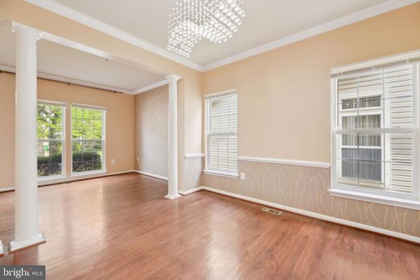 Empty room, Interior, Pendant Lights, Wood Texture Flooring
