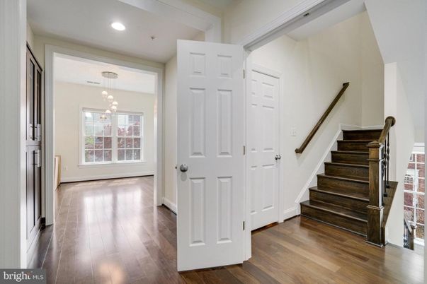 Interior, Pendant Lights, Recessed Lighting, Wood Texture Flooring