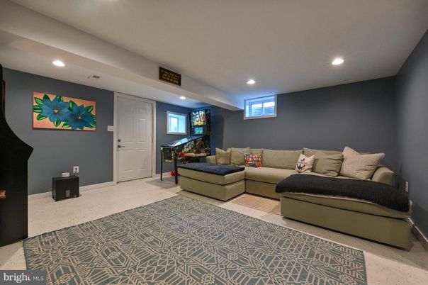 Fitness Equipment, Interior, Living room, Recessed Lighting