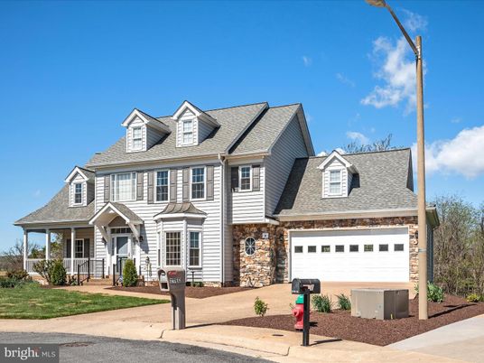Attached, Exterior, Facade, Cape Cod