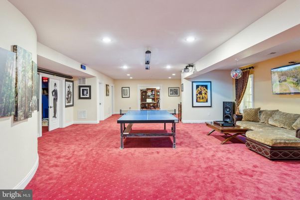 Game Room, Interior, Recessed Lighting