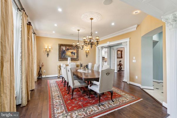 Chandelier, Dining room, Interior, Recessed Lighting, Wood Texture Flooring
