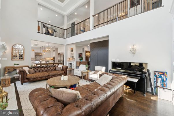 Interior, Living room, Pendant Lights, Piano, Recessed Lighting, Wood Texture Flooring