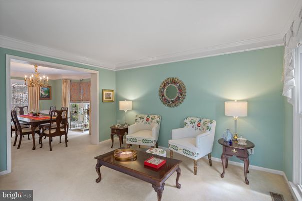 Chandelier, Dining room, Interior, Living room