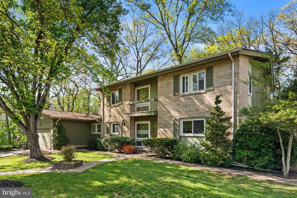 Exterior, Facade, Brick Facade, Raised Ranch