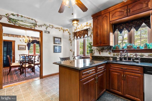 Chandelier, Dining room, Interior, Kitchen