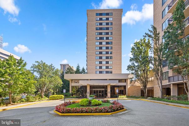 Exterior, Facade, Condo Building