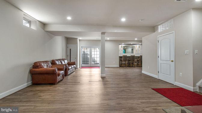 Interior, Recessed Lighting, Wood Texture Flooring