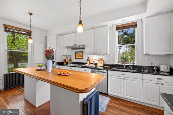 Interior, Kitchen, Pendant Lights, Wood Texture Flooring