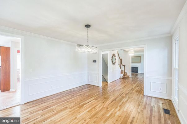 Empty room, Interior, Pendant Lights, Wood Texture Flooring