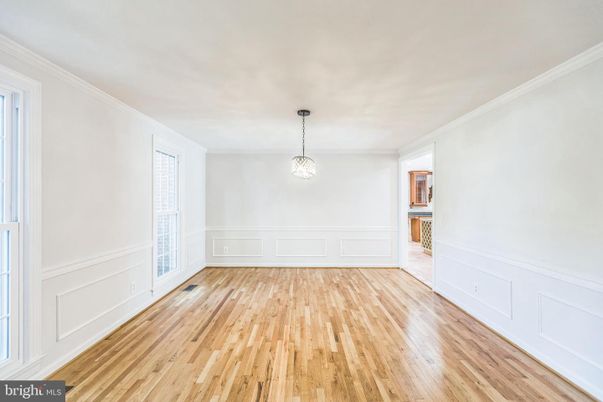Empty room, Interior, Pendant Lights, Wood Texture Flooring
