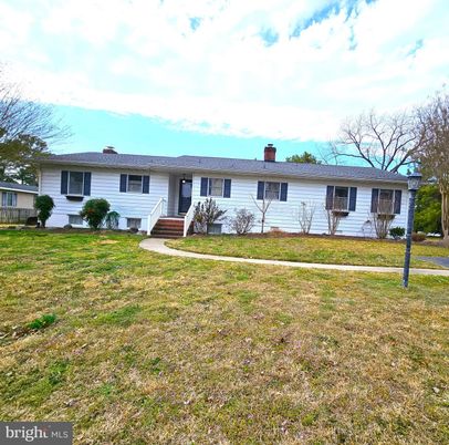 Backyard, Exterior, Facade, Cape Cod