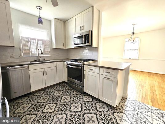 Interior, Kitchen, Pendant Lights, Wood Texture Flooring