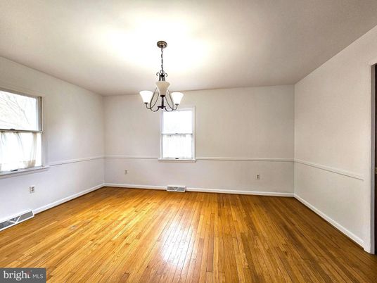 Chandelier, Empty room, Interior, Wood Texture Flooring
