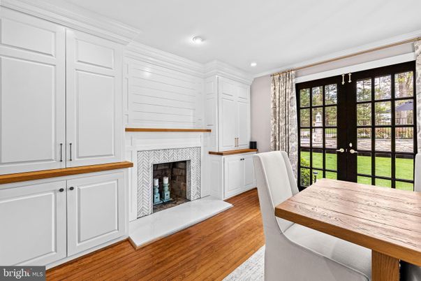 Dining room, Fireplace, Interior, Recessed Lighting, Wood Texture Flooring