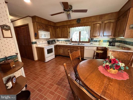 Dining room, Interior, Kitchen, Recessed Lighting