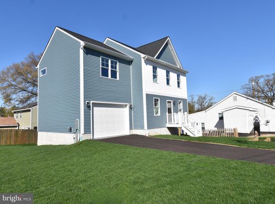 Attached, Exterior, Facade, Farmhouse