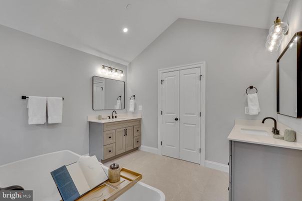Bathroom, Dual Sink Vanities, Interior, Recessed Lighting