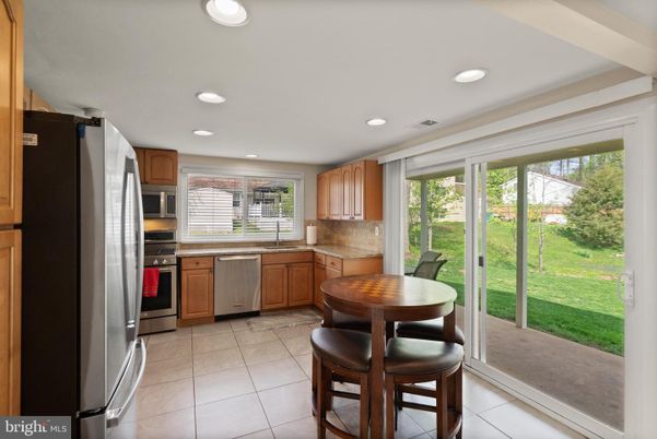 Dining room, Interior, Kitchen, Recessed Lighting, Stainless Steel Appliances