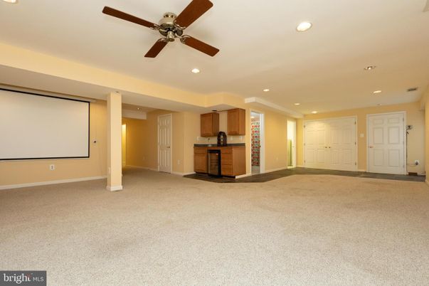 Empty room, Interior, Projection Screen, Recessed Lighting