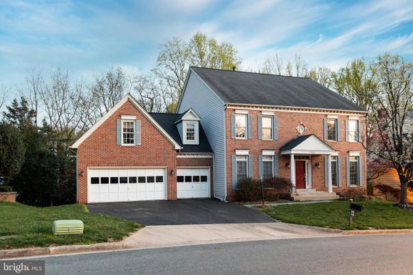 Attached, Exterior, Facade, Brick Facade, Georgian