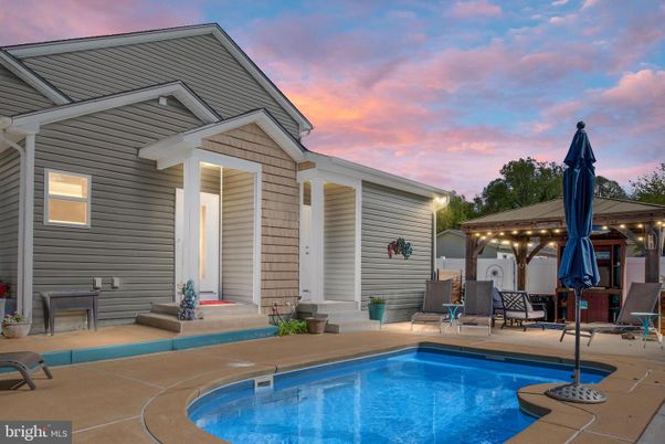 Exterior, Pool