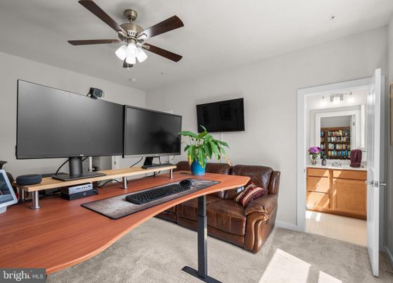 Home Office, Interior