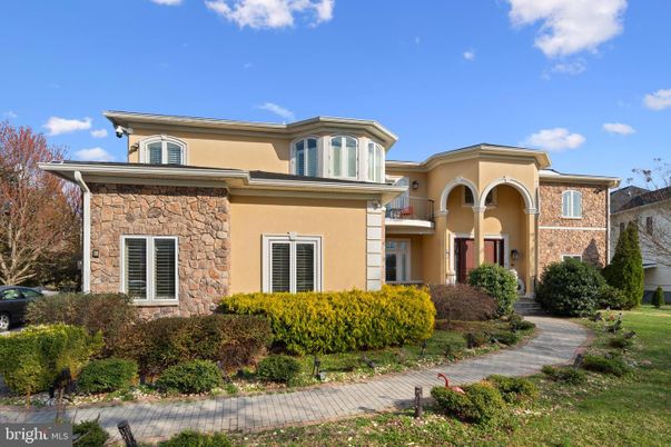 Exterior, Facade, Mediterranean