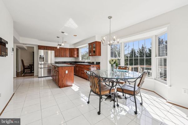 Dining room, Interior, Kitchen, Pendant Lights, Stainless Steel Appliances
